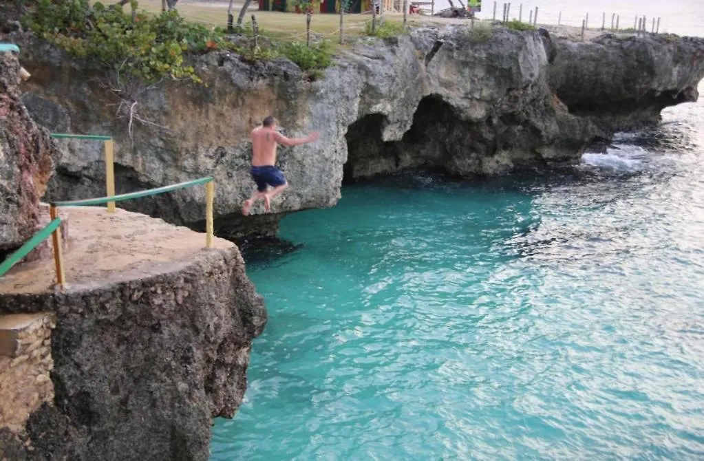 Clifftop Haven - Oceanfront Stay With Pool Camp Dining Negril Apartman